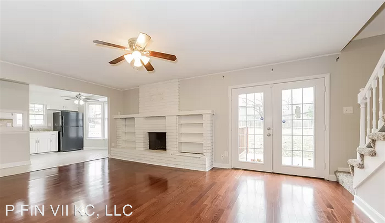 516 E 129th Ter - Photo 2 of 22