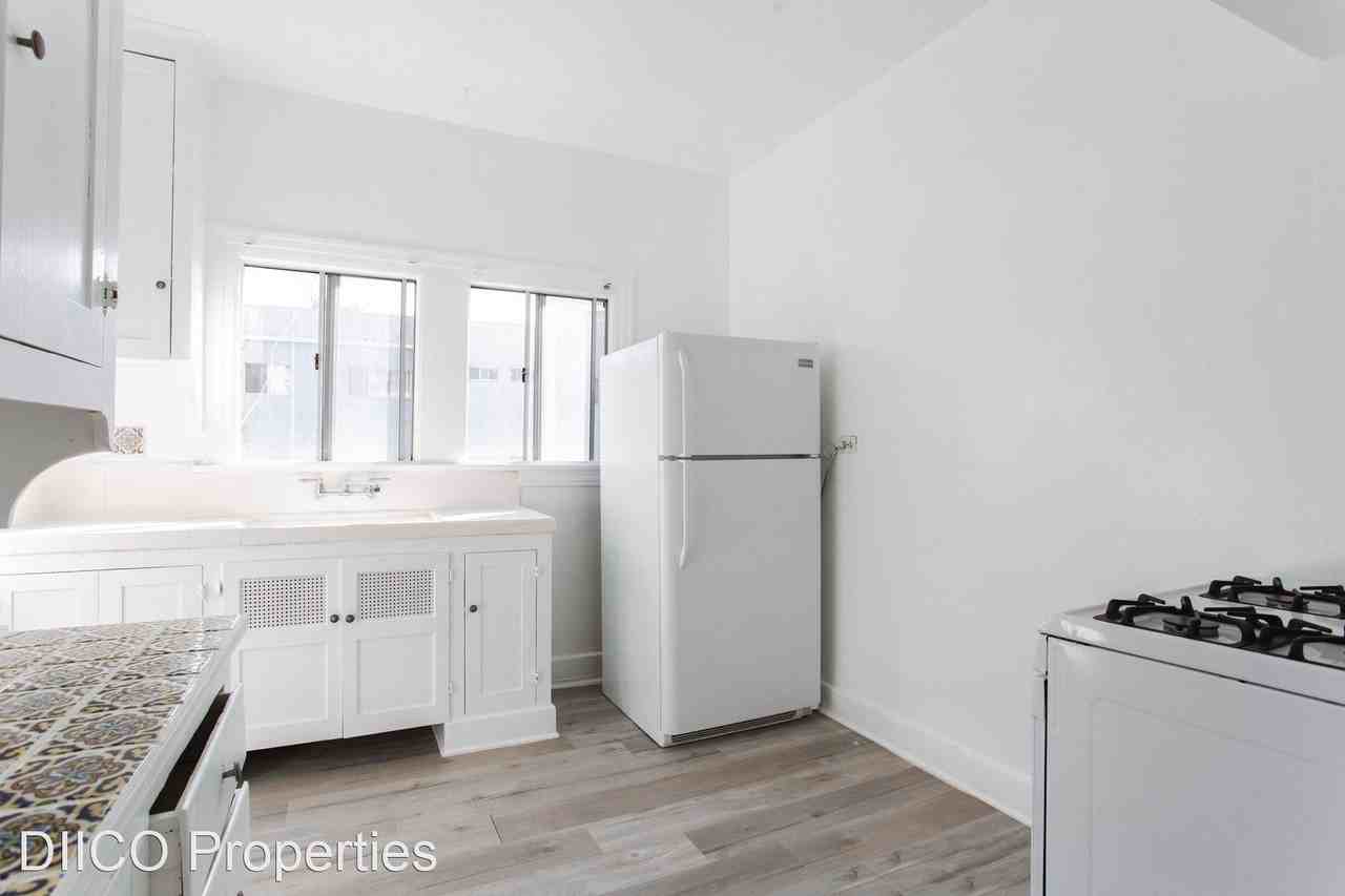 1000-1008 N Croft Ave - Photo 3 of 10