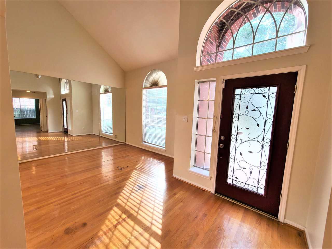 1719 Abellfield Ln - Photo 2 of 17