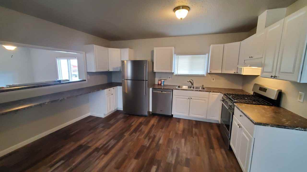 308 Robert St - Photo 3 of 9