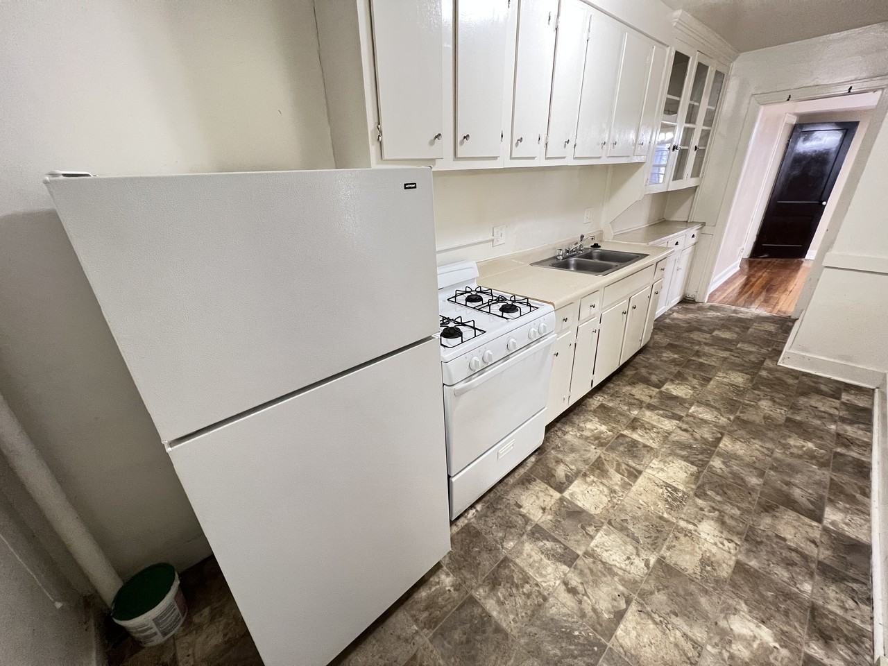 4013 Charlotte St - Photo 3 of 9