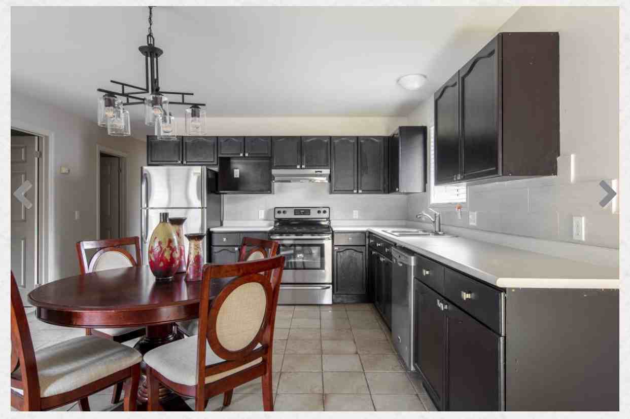 433-435 Oak St E - Photo 3 of 11