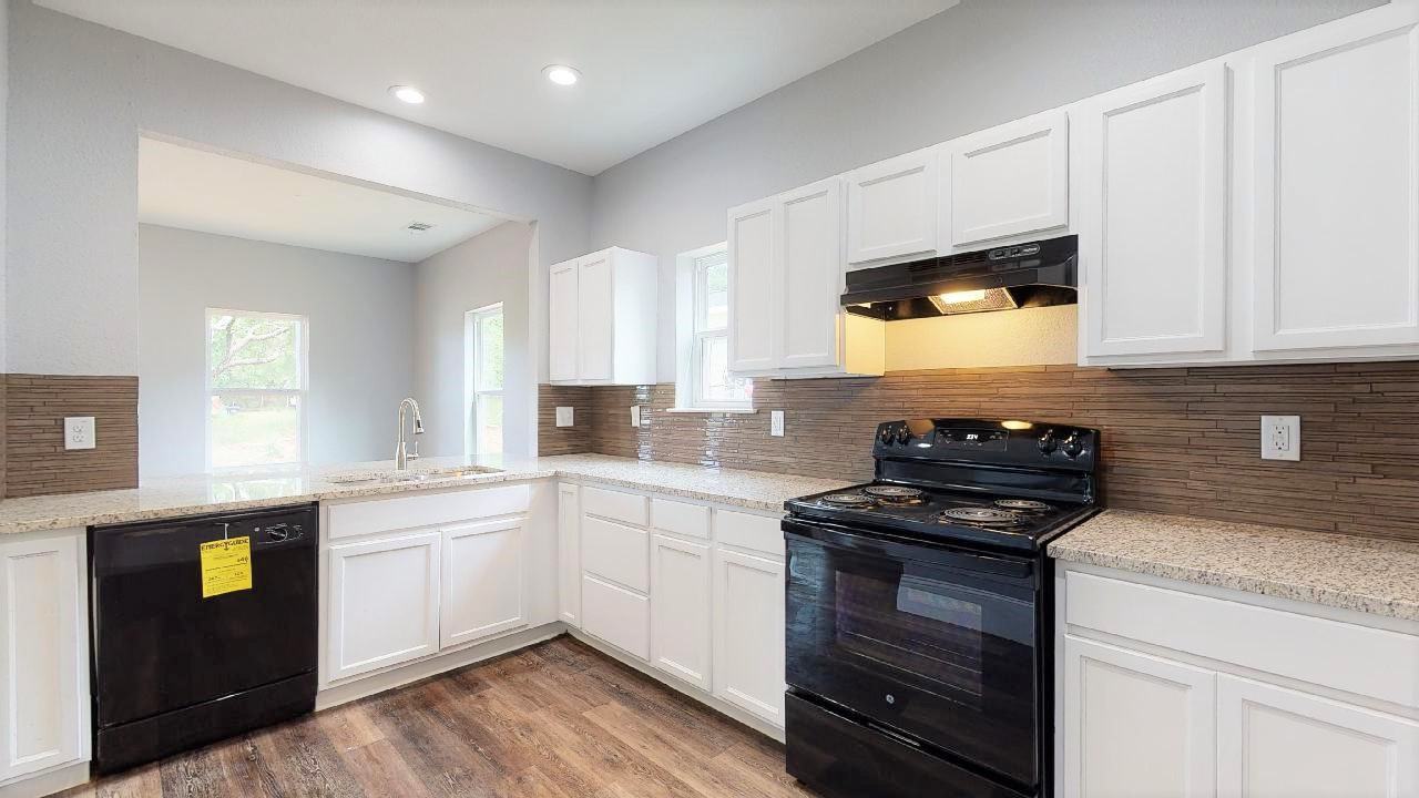 108 E Oak St - Photo 2 of 20