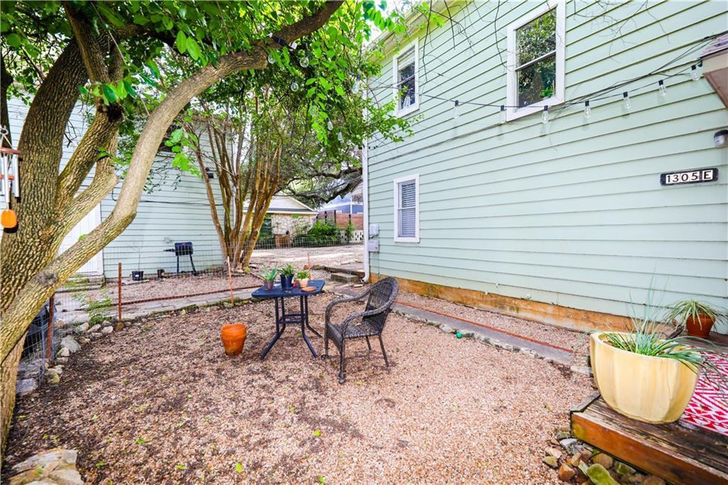 1305 Lorrain St - Photo 3 of 4