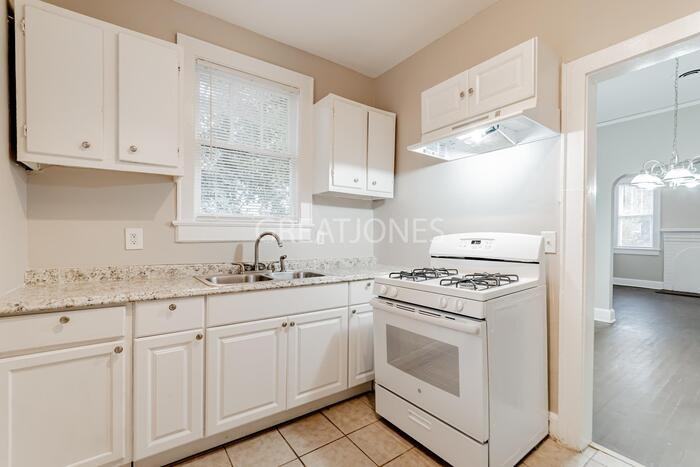 4107 Glendon Rd - Photo 2 of 11