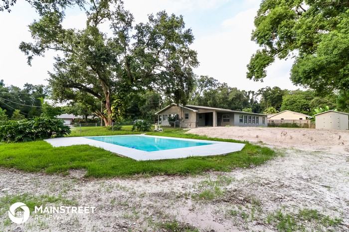 11611 Grove Ln - Photo 2 of 16