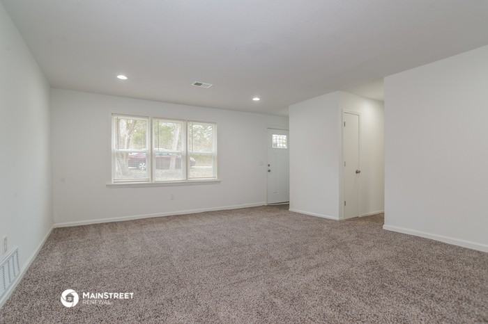 7411 Nw Oak Dr - Photo 3 of 16