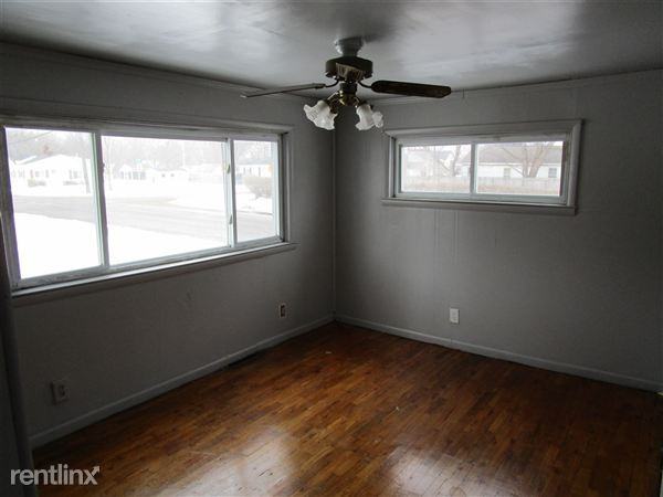 1437 E Parkwood Ave - Photo 2 of 10