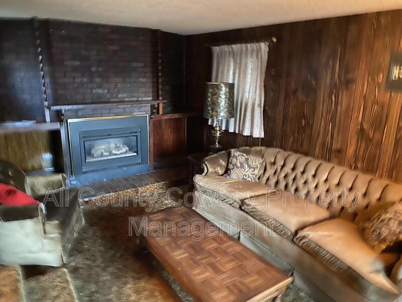 1020 S 11th St - Photo 4 of 11
