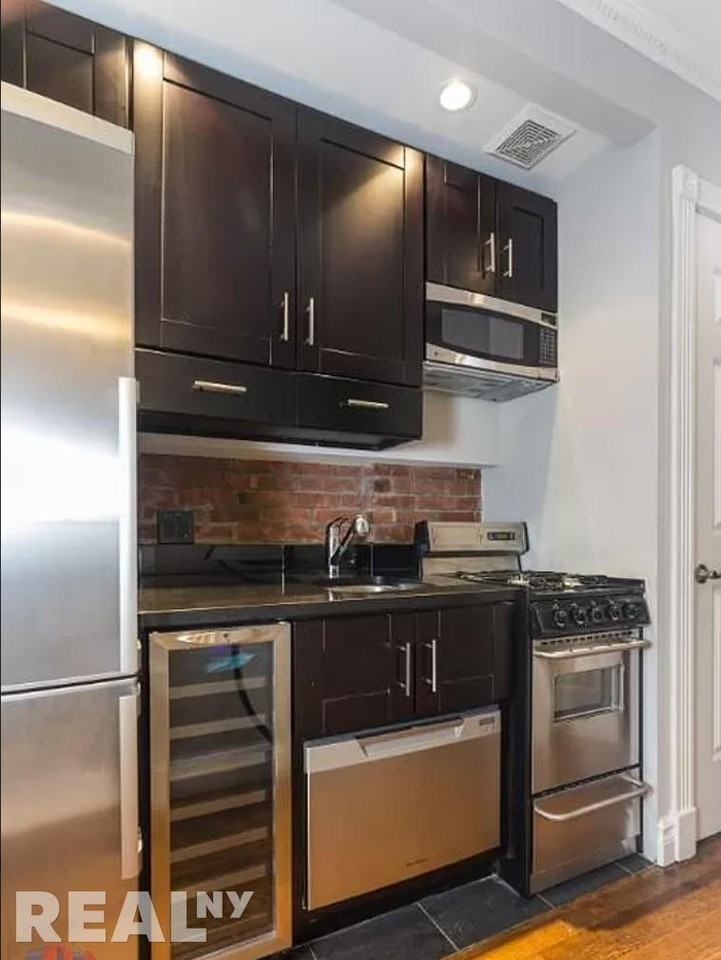 W 16th St #3W - Photo 2 of 6