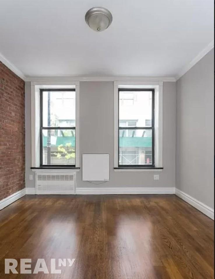 W 16th St #3W - Photo 5 of 6