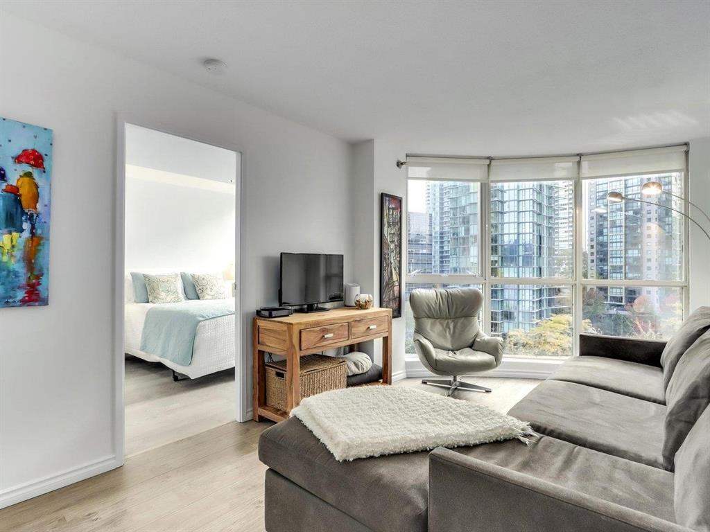 588 Broughton St #1208