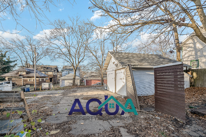 823 Princeton Dr - Photo 2 of 13