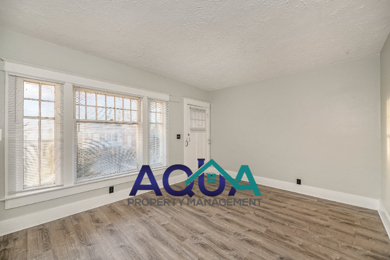 823 Princeton Dr - Photo 3 of 13