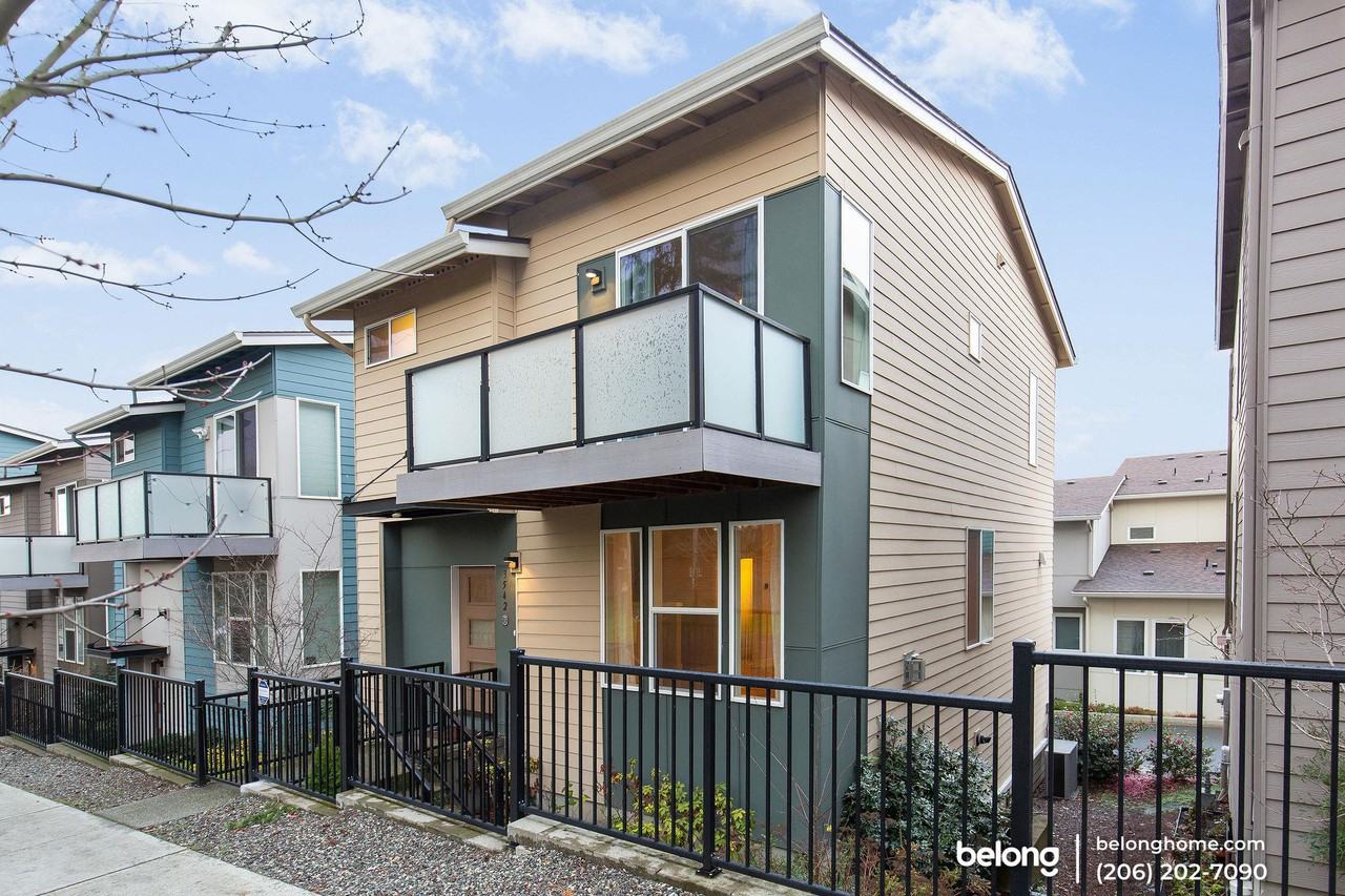 3542 Northeast 145th Street - Photo 2 of 39