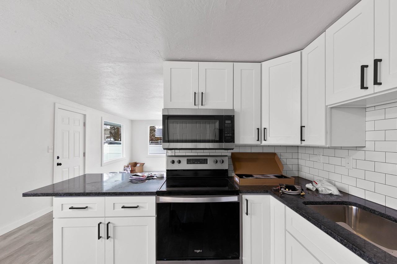 1027 S Beeman St #1 - Photo 6 of 24