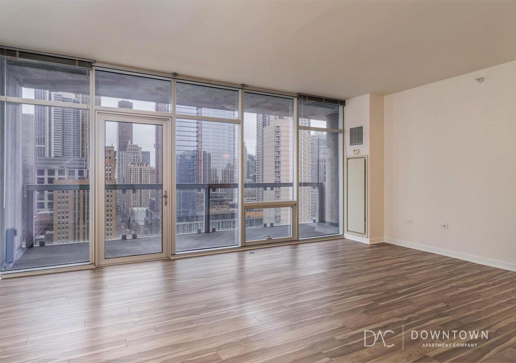 719 N La Salle Dr - Photo 2 of 9