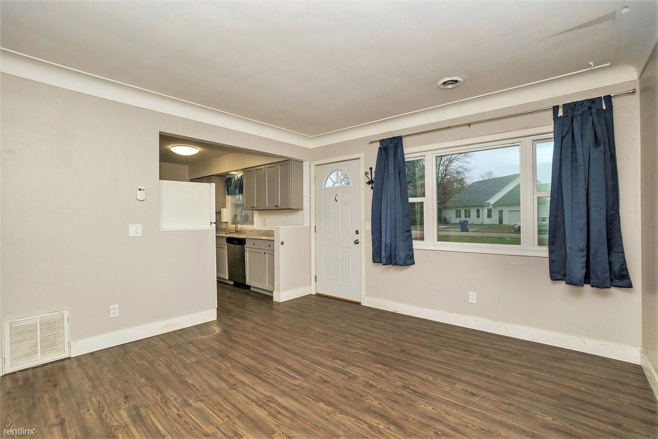 439 Hayward St - Photo 2 of 15