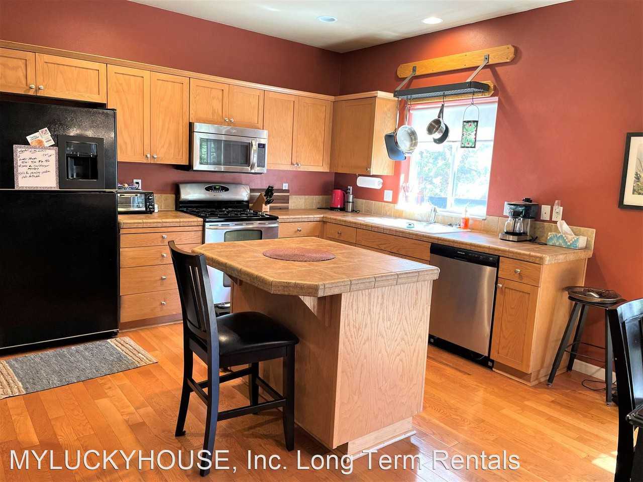 3074 Ne Quiet Canyon Dr - Photo 3 of 17