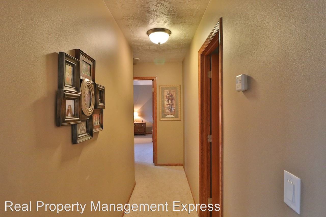 3124 S Fernwood Ave - Photo 3 of 12