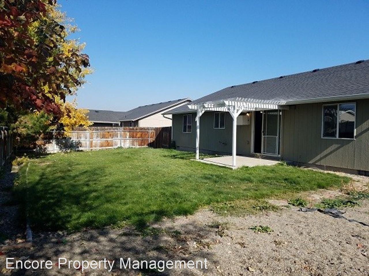 2046 Ne Timberwolf Loop - Photo 3 of 16