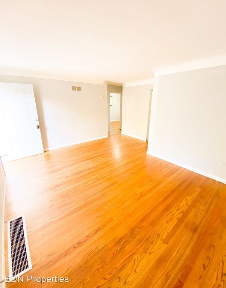 311 E Arlee Ave - Photo 2 of 5