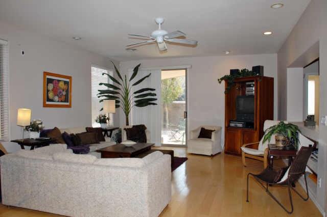 1067 E Susan Ln - Photo 2 of 8