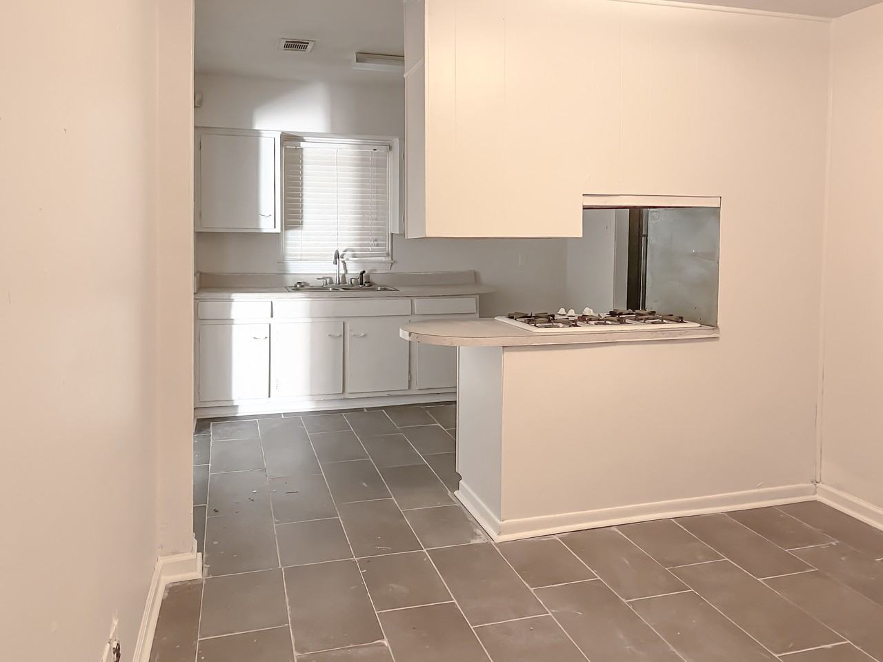 1017 Summerville St - Photo 3 of 7