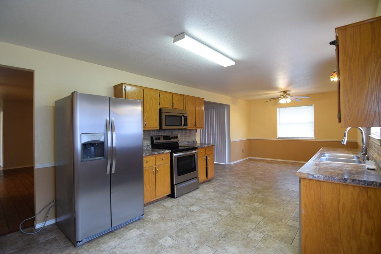 4304 Lonesome Dove Dr - Photo 4 of 20