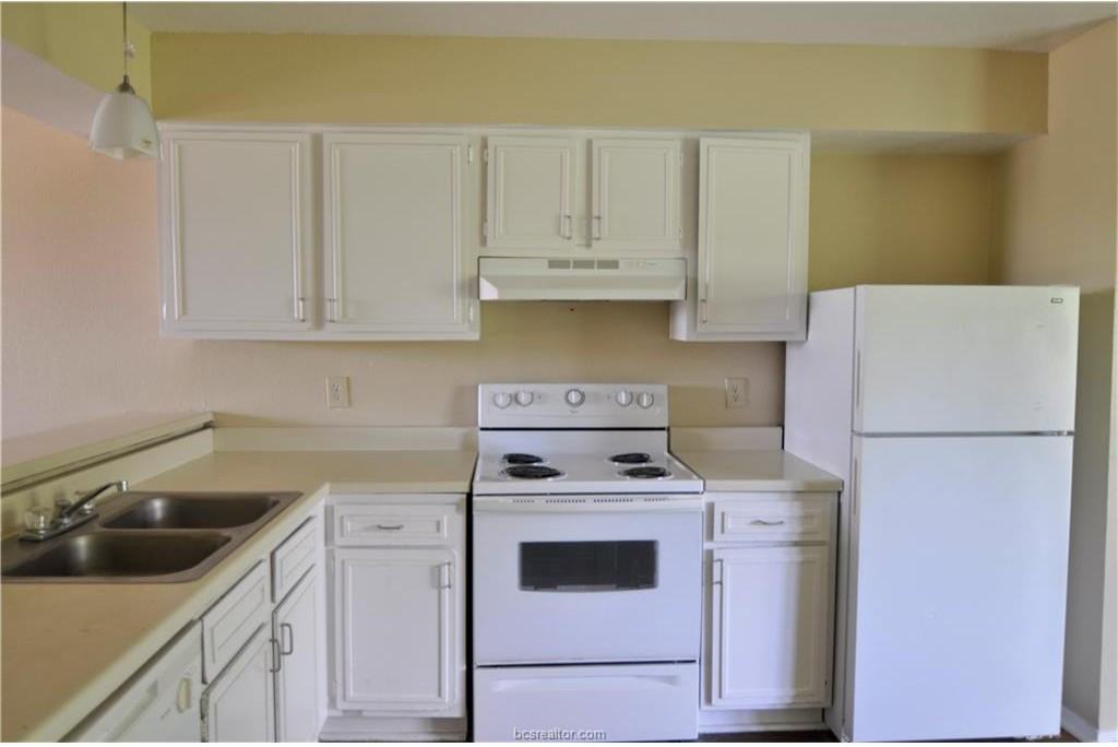 309 Manuel Dr - Photo 2 of 14