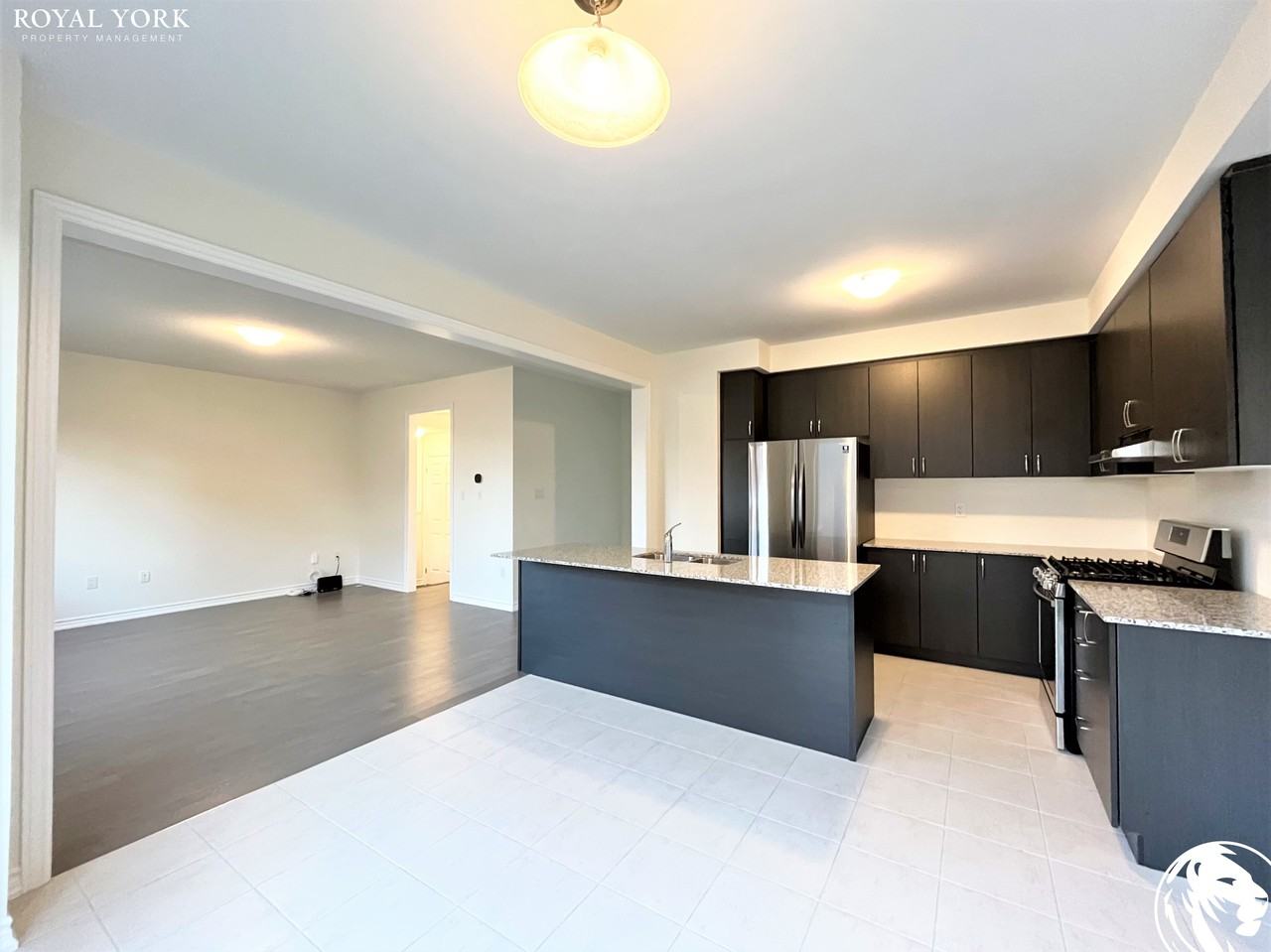 28 Broden Cres - Photo 2 of 15