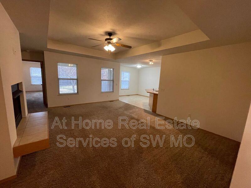 1026 N Oxford Dr - Photo 2 of 15