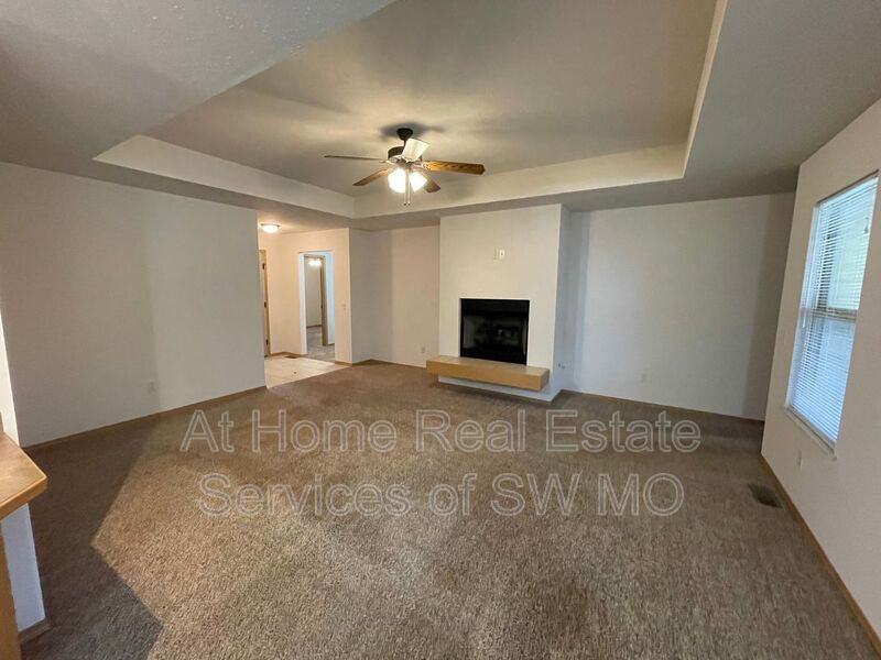 1026 N Oxford Dr - Photo 7 of 15