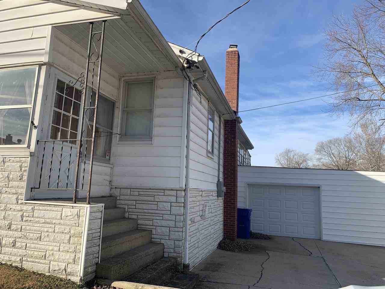 2119 East Wren Street - Photo 2 of 24