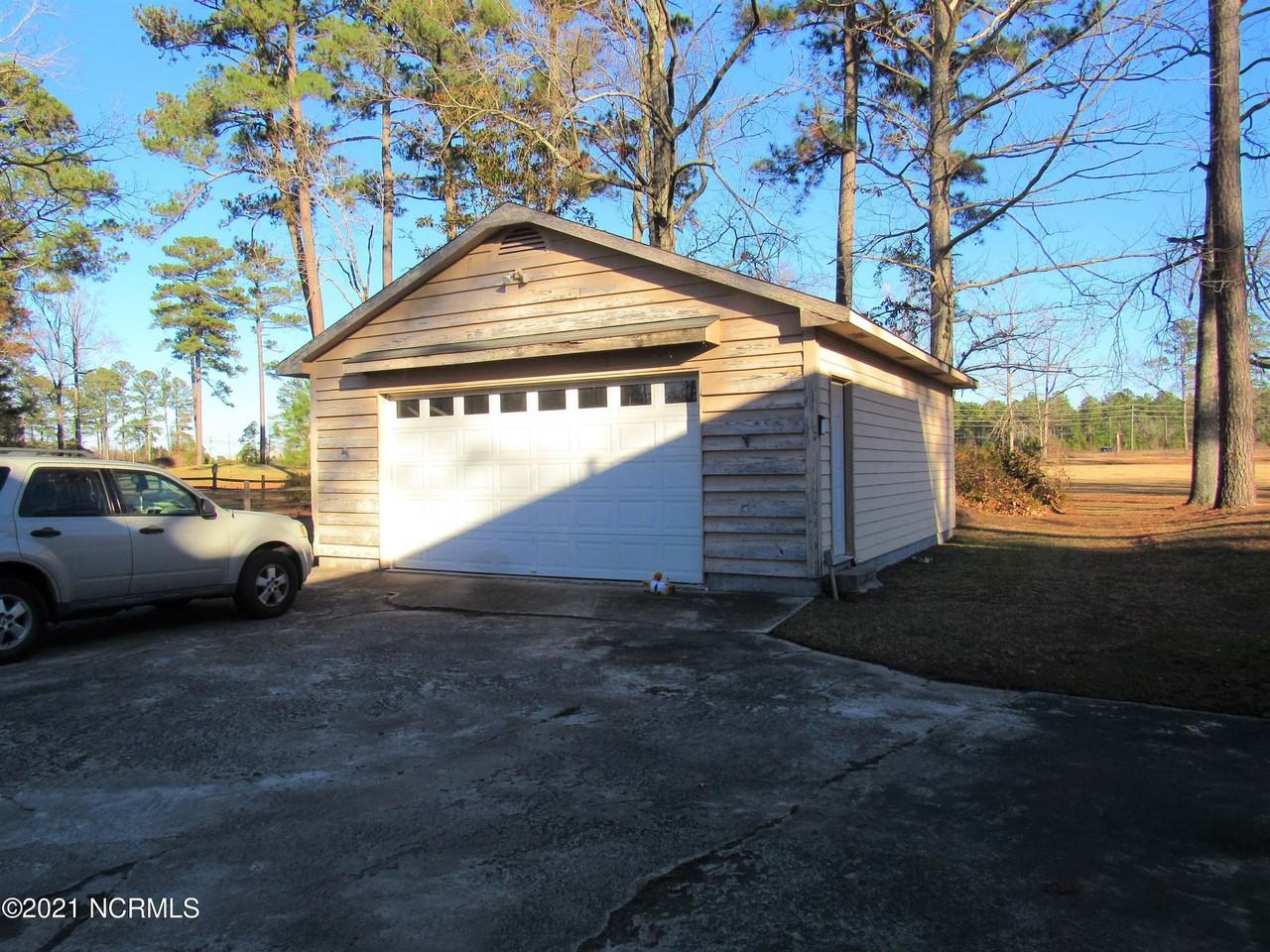 123 Rock Creek Drive South - Photo 2 of 4