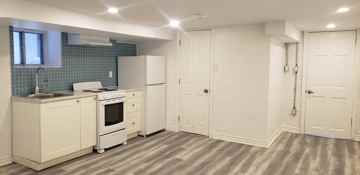 featured image of 226 Ashworth Avenue #Lower