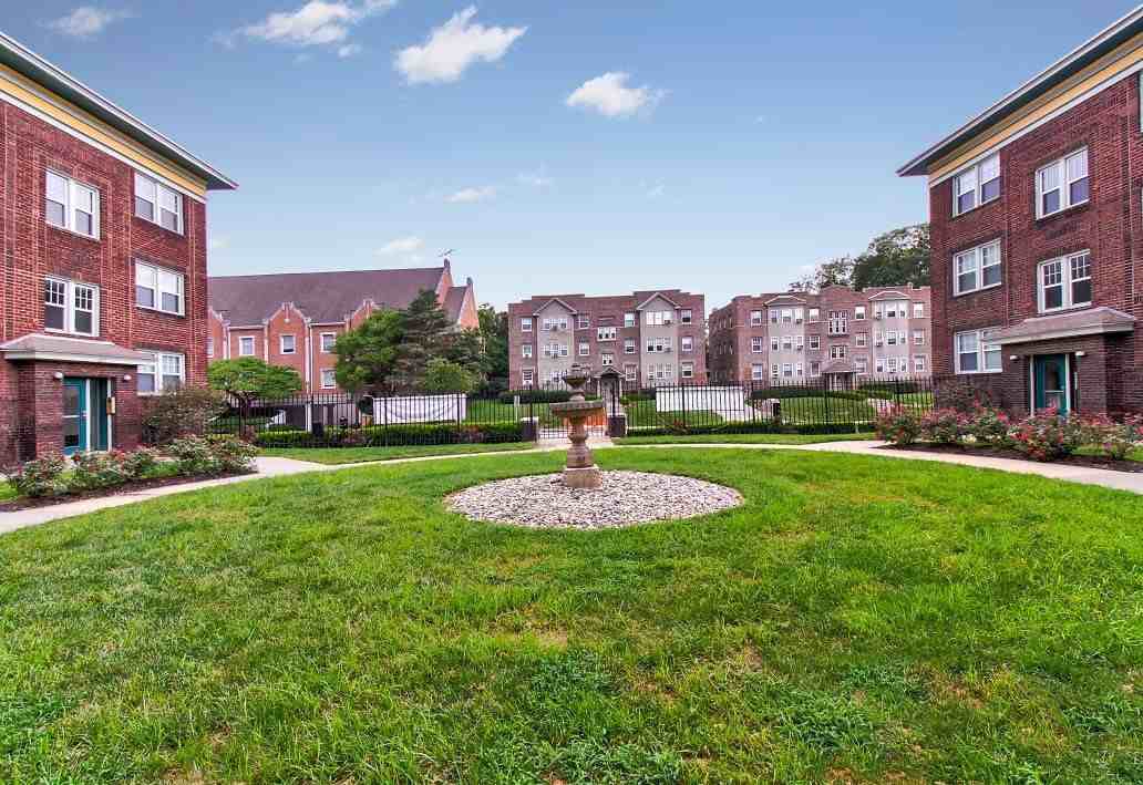 Roanoke Court Apartments - Photo 3 of 24