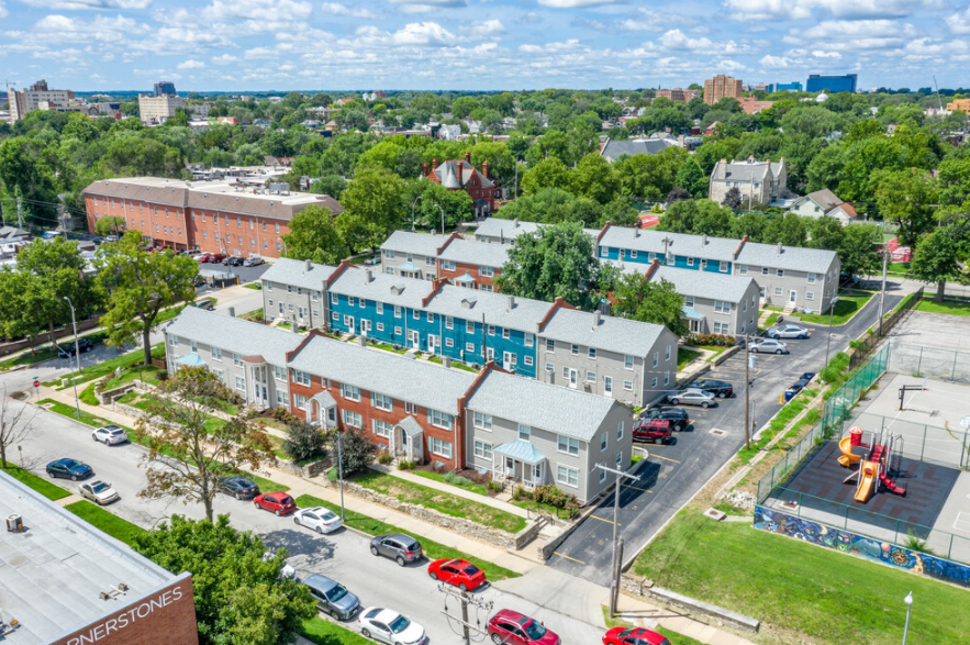 Warwick Court Townhomes - Photo 3 of 21