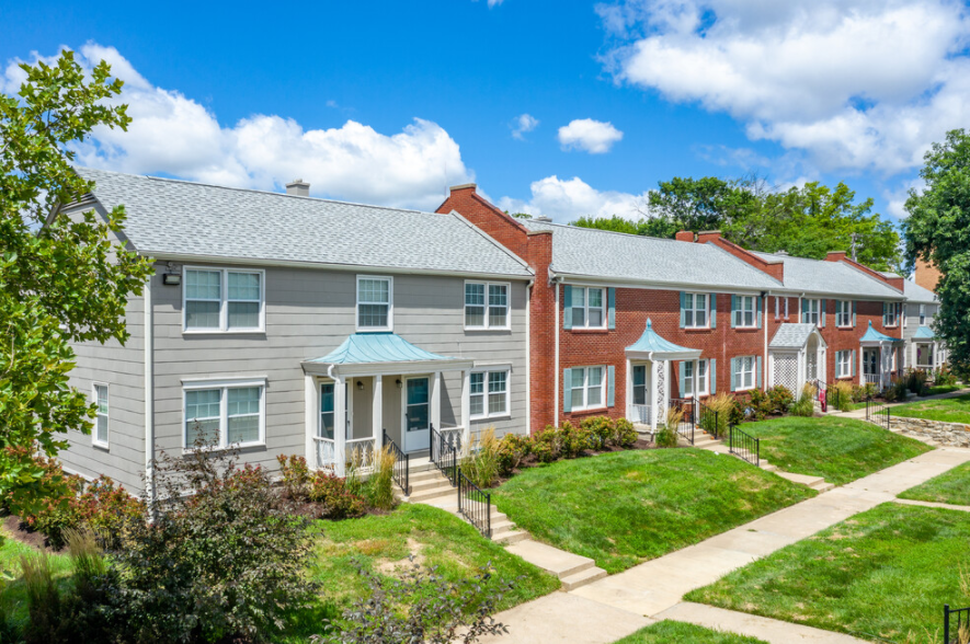 Warwick Court Townhomes - Photo 2 of 21