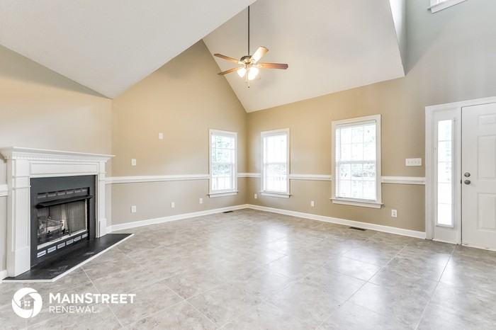 100 Foxglove Dr - Photo 3 of 15