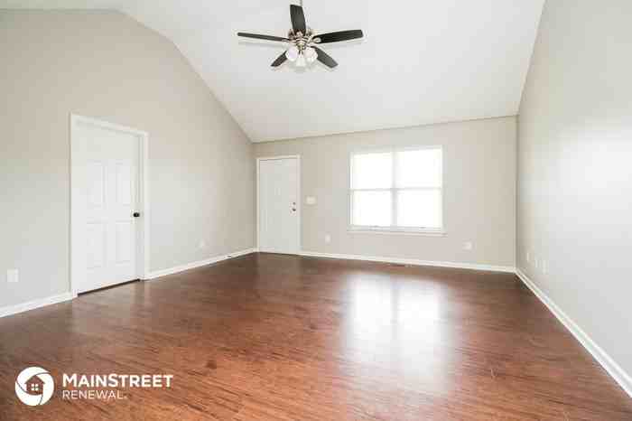 220 Jonathan Way - Photo 3 of 16