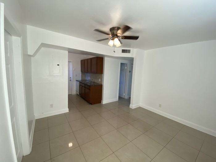 5300 Ne 15th Ave - Photo 3 of 24