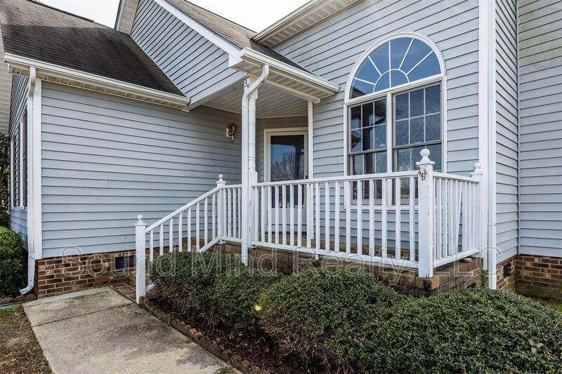 35 Bridgewater Dr - Photo 2 of 28