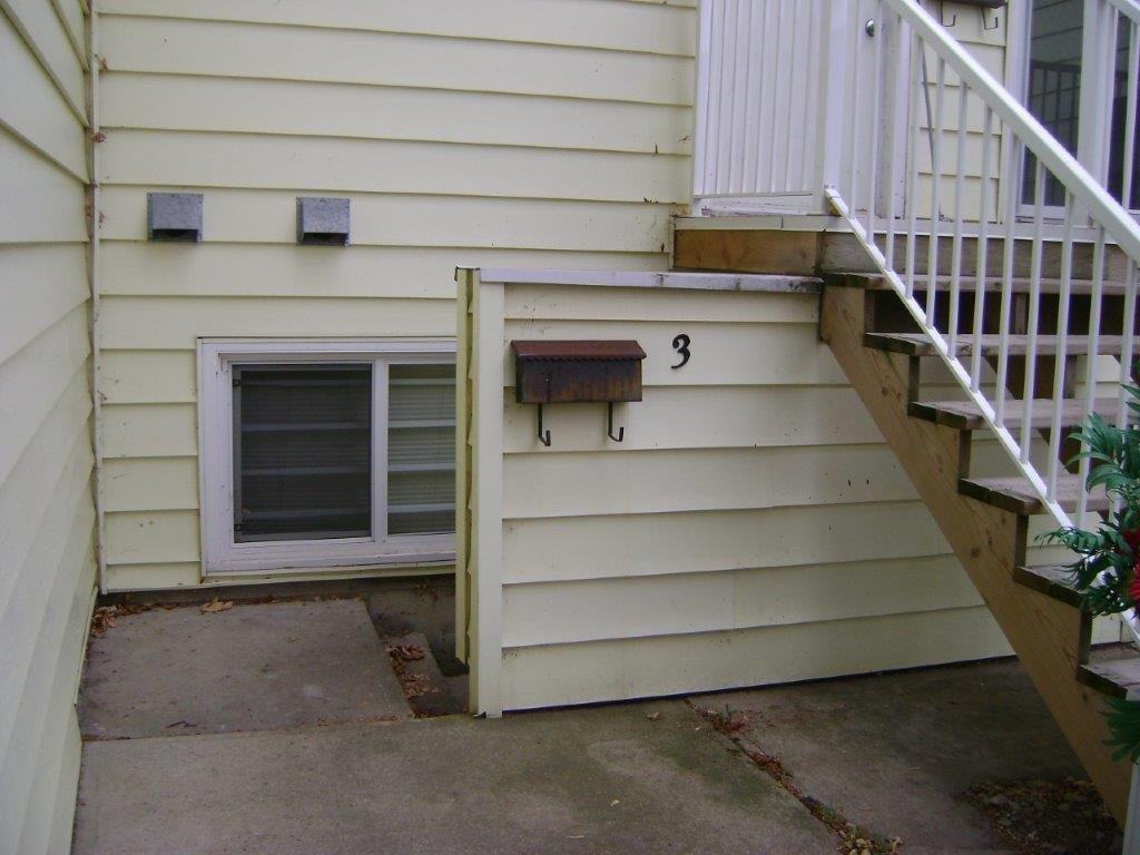 3919 45 Street #3 - Photo 2 of 8