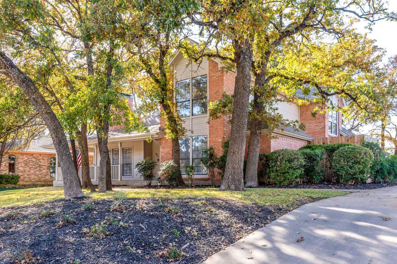 517 Indian Creek Dr - Photo 3 of 34