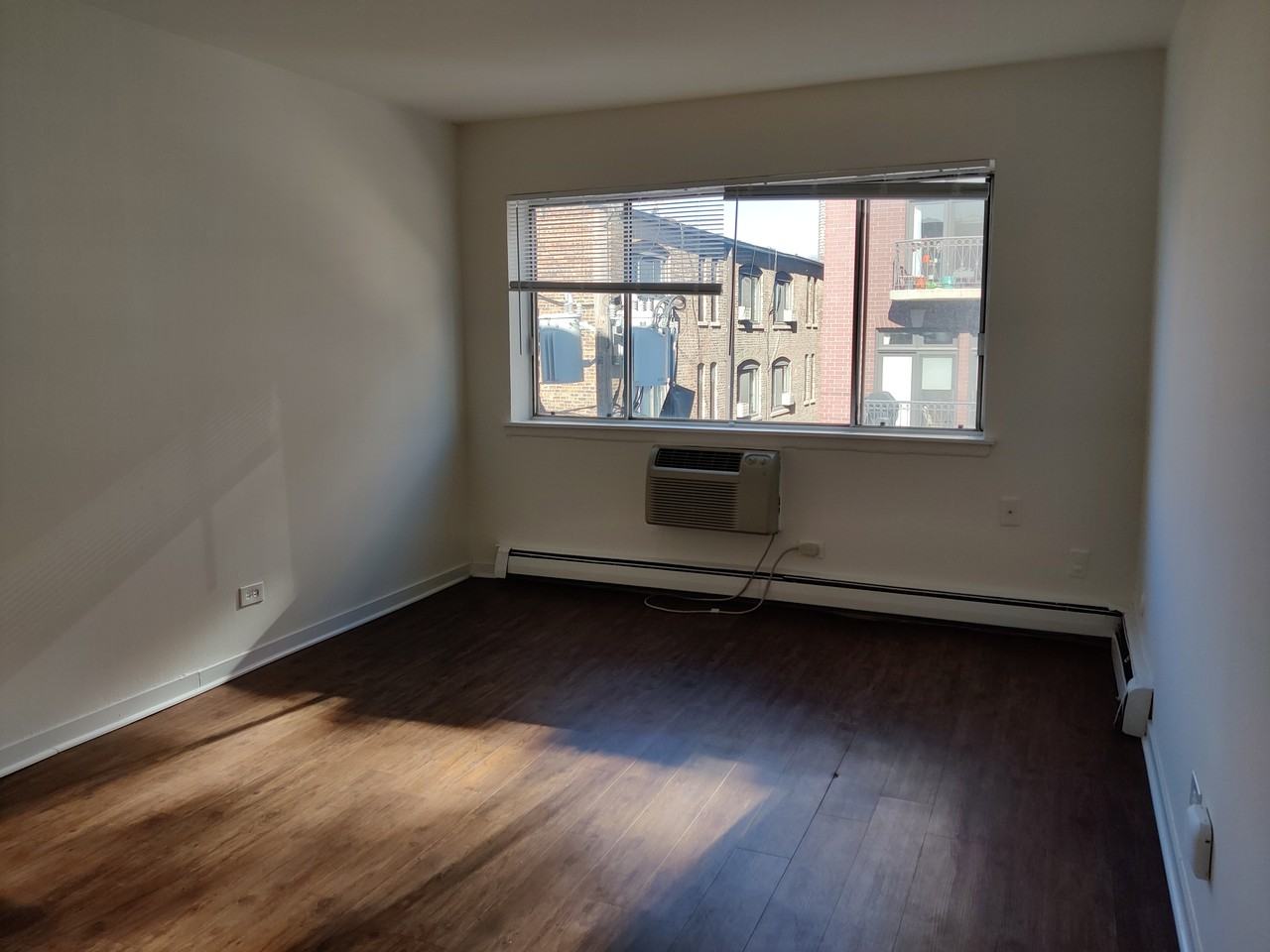 544 544 W Melrose S - Photo 3 of 5