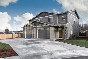 featured image of 3604/3606 Phantom Way. - 3604