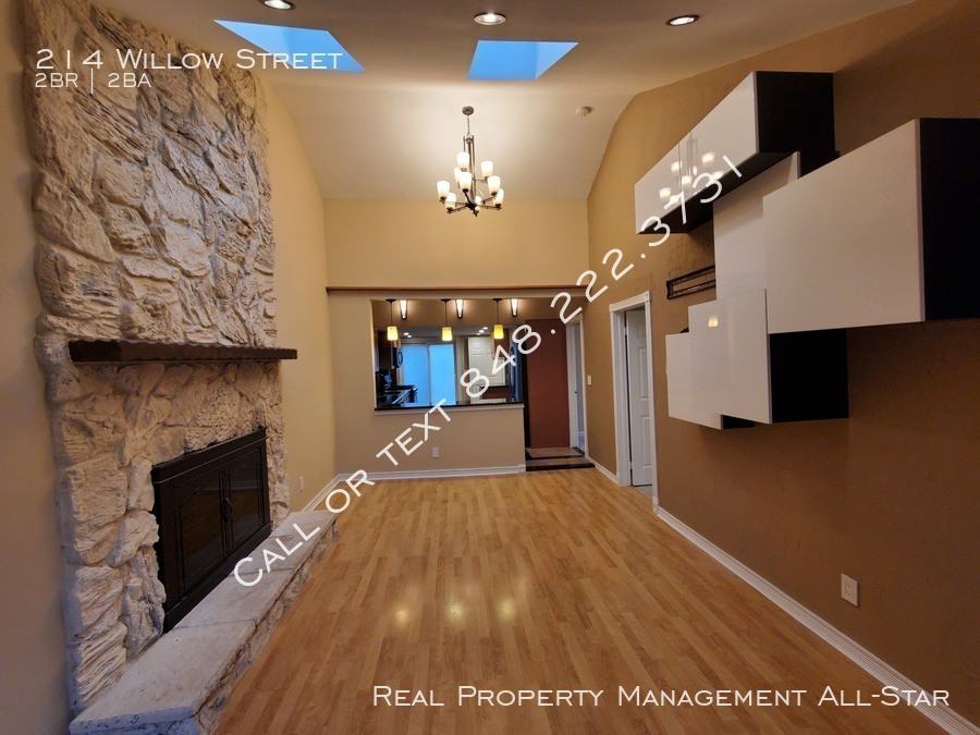 214 Willow St - Photo 2 of 22