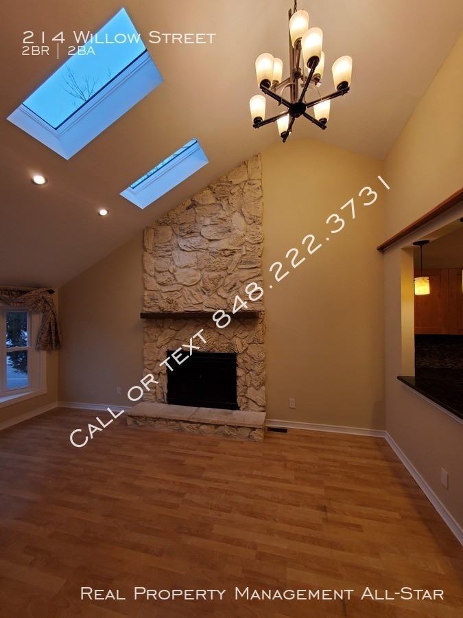 214 Willow St - Photo 3 of 22