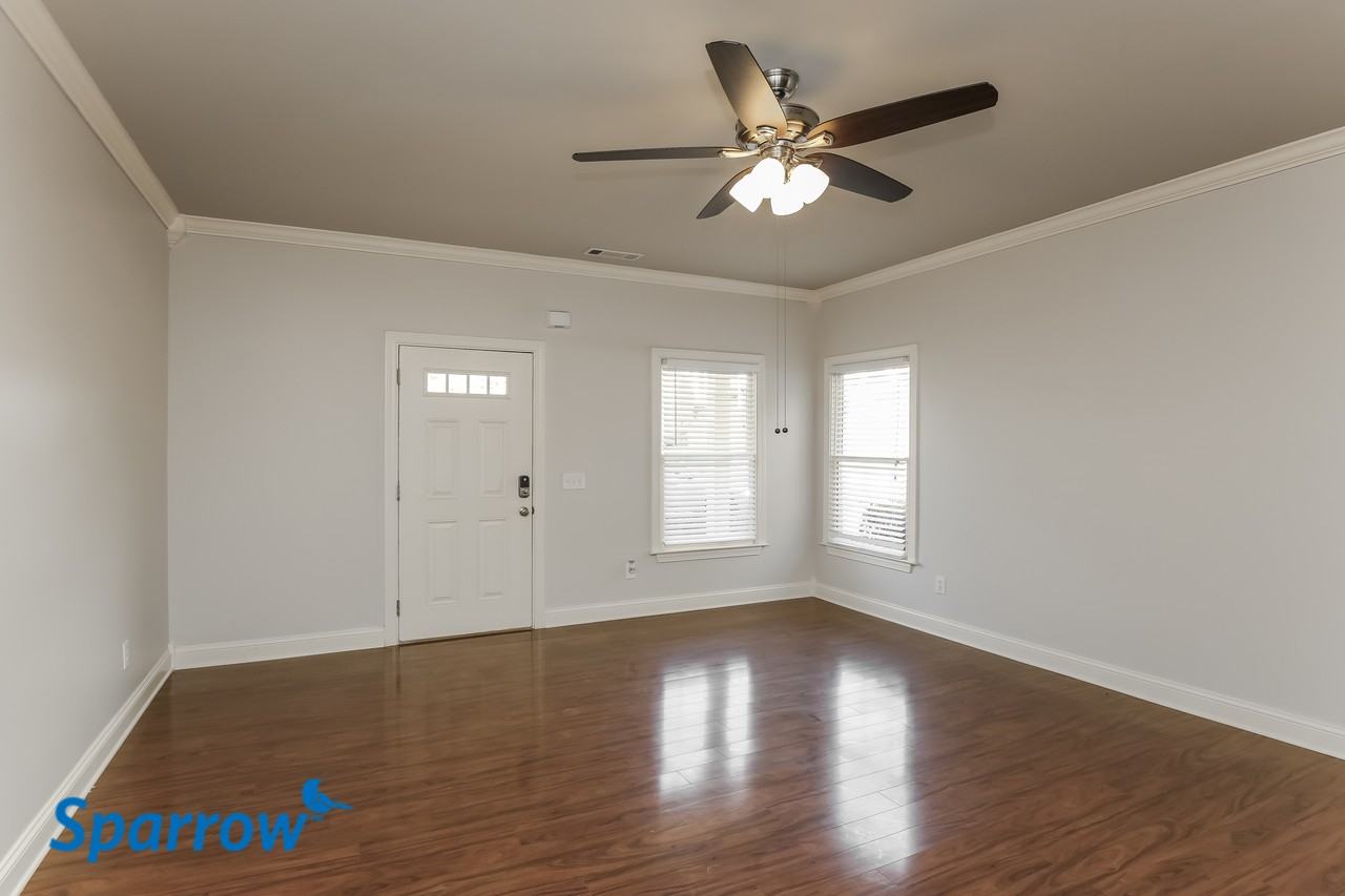 207 Harris Ct - Photo 2 of 15